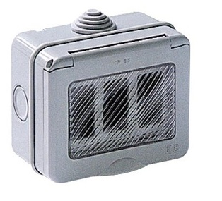 SCATOLA FAEG STAGNA PER GEWISS SYSTEM E CON ADATTATORE TIPO MAGIC IP55 3 POSTI 