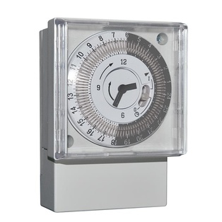 INTERRUTTORE ORARIO GIORNALIERO A CAVALIERI CON RISERVA DI CARICA 72X72 1IO0018